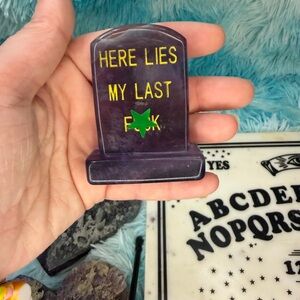 FLUORITE CRYSTAL TOMBSTONE CARVING HERE LIES MY LAST F